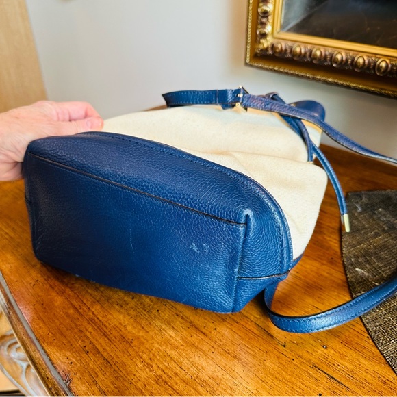 KATE SPADE NEW YORK CANVAS AND NAVY BLUE LEATHER TRIM GOOD CONDITION HANDBAG - Picture 3 of 10